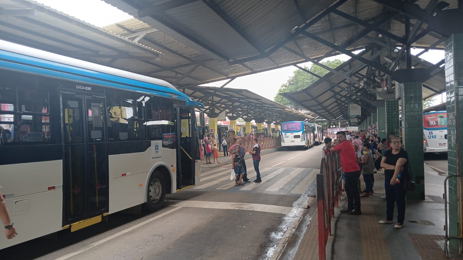 Ricco Transportes cede e promete pagar motoristas até às 17 horas de amanhã, dia 14, e trabalhadores devem voltar ao trabalho